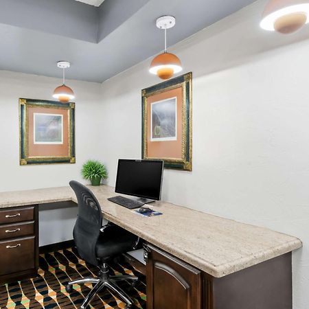 Surestay Plus Hotel By Best Western Lubbock Medical Center Экстерьер фото
