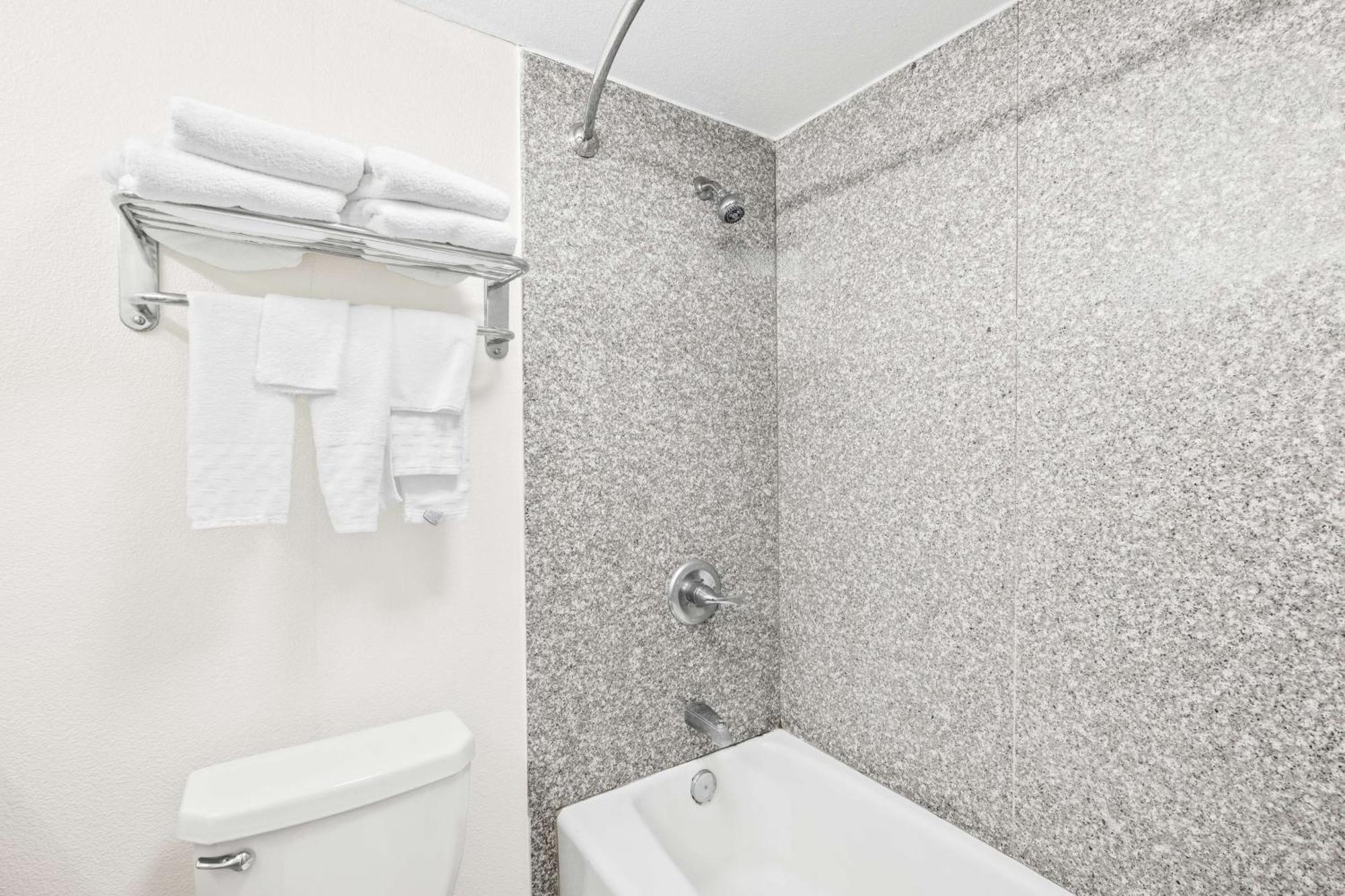 Surestay Plus Hotel By Best Western Lubbock Medical Center Экстерьер фото