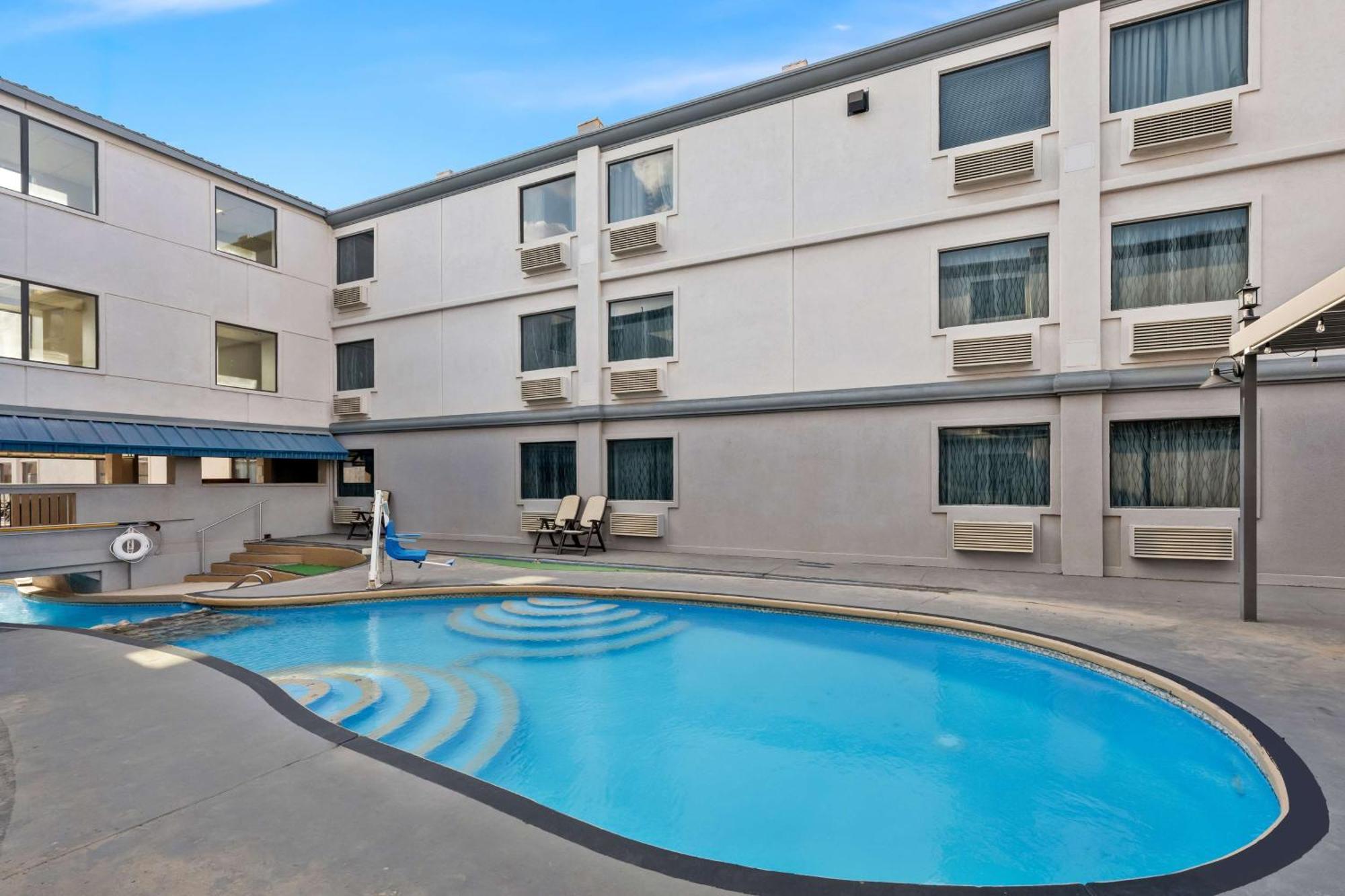 Surestay Plus Hotel By Best Western Lubbock Medical Center Экстерьер фото